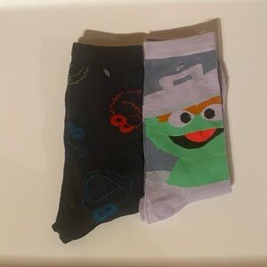 Fun Novelty Socks Featuring Sesame Street / Set of 2